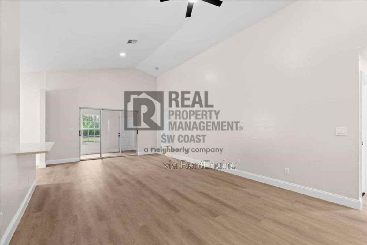 3358 Sabal Springs Blvd - Photo 5 of 10