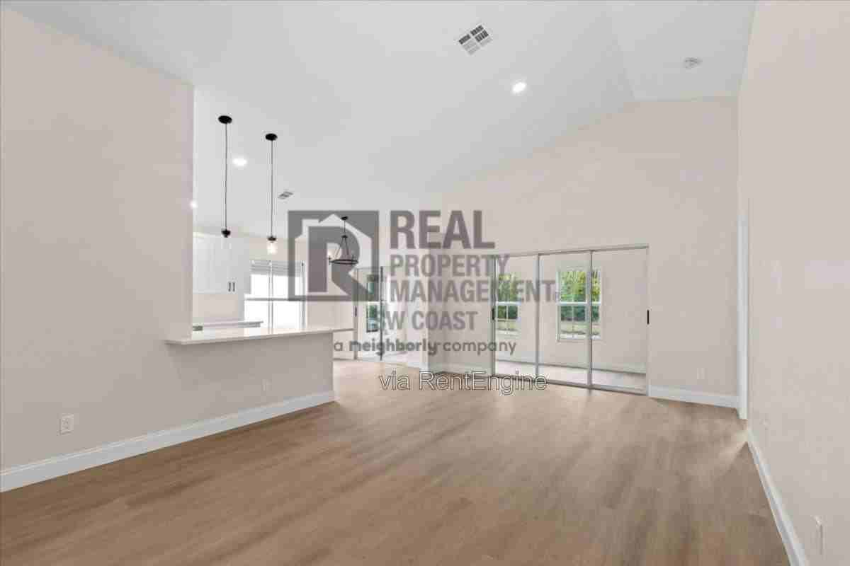 3358 Sabal Springs Blvd - Photo 6 of 10