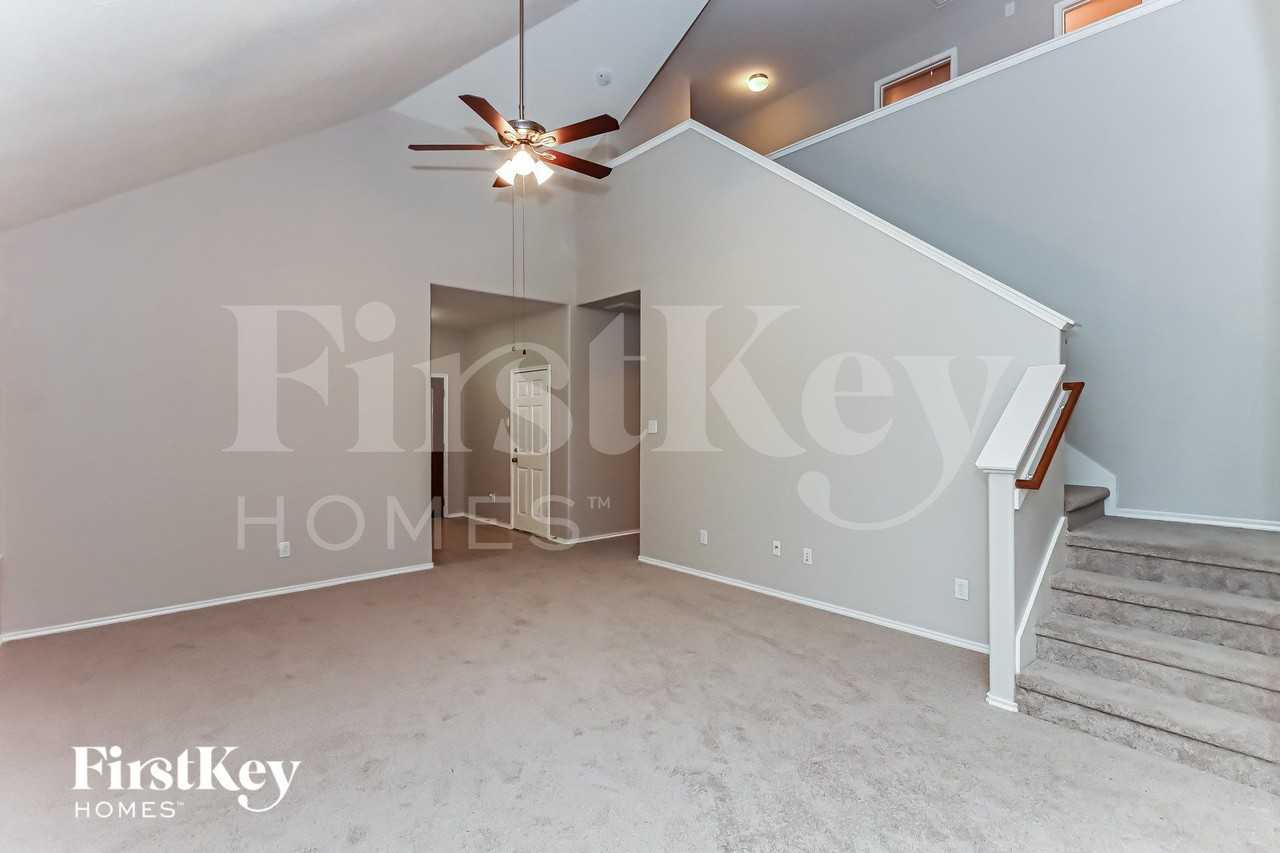 18126 Iris Edge Way - Photo 3 of 15