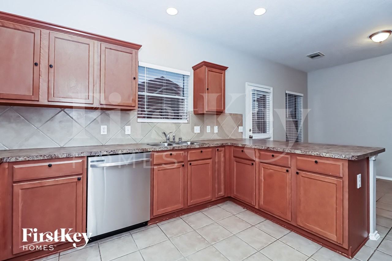 18126 Iris Edge Way - Photo 7 of 15
