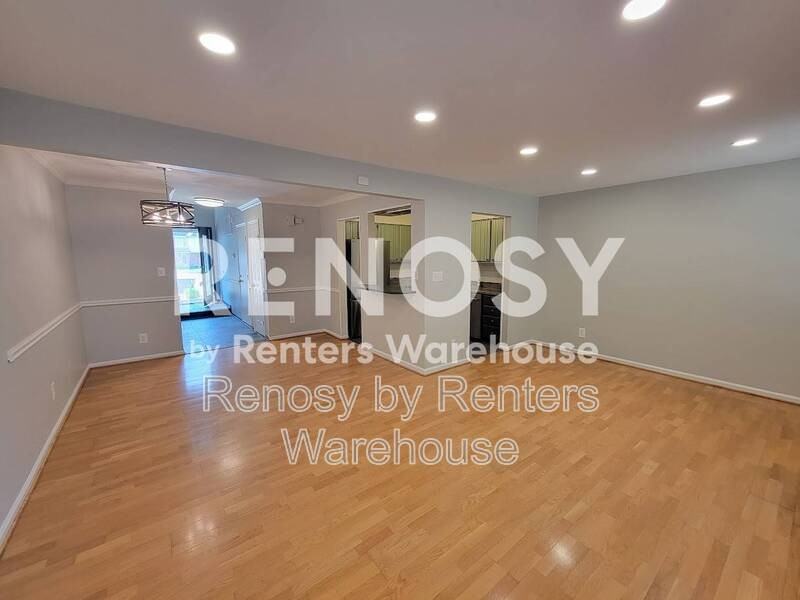 914 Wildwood Square Ct - Photo 4 of 33