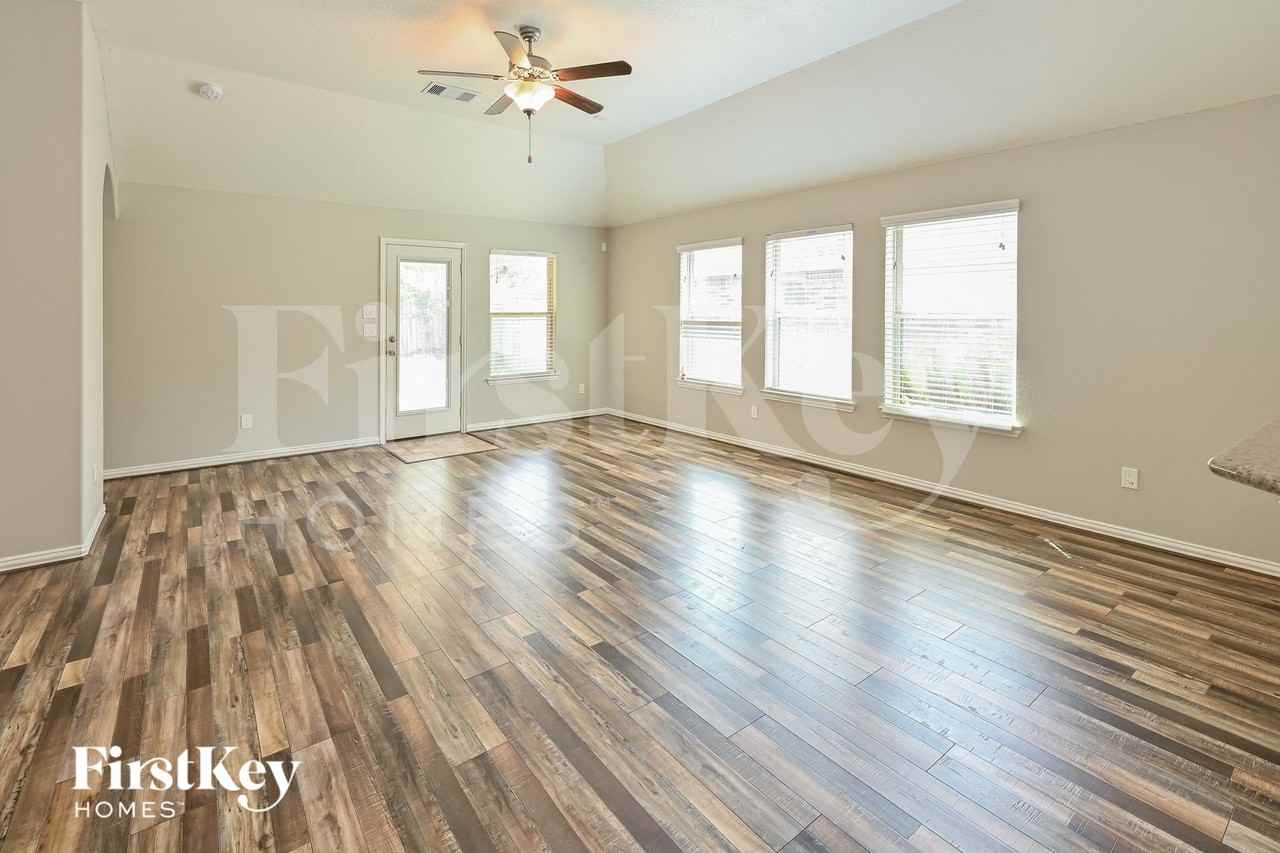 17914 Chelsea Dell Dr - Photo 2 of 15