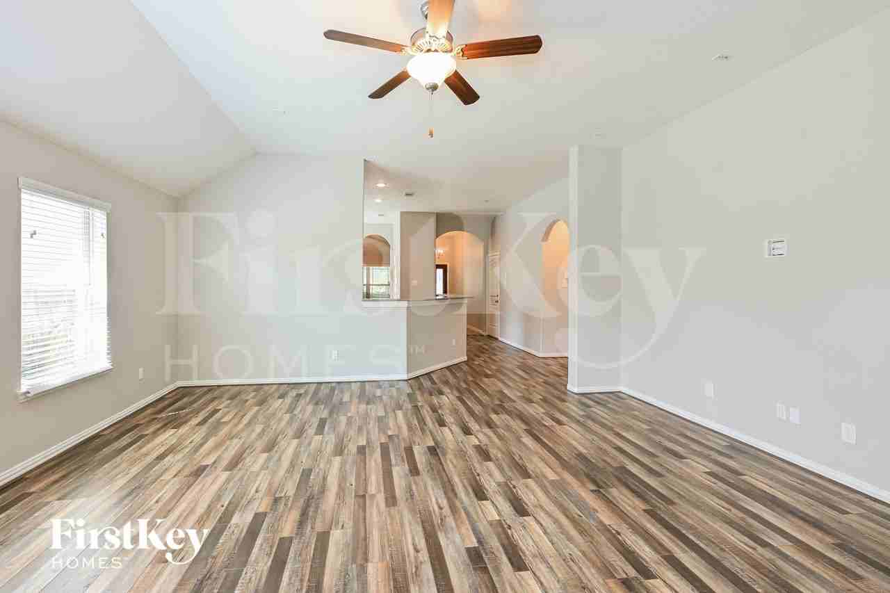 17914 Chelsea Dell Dr - Photo 3 of 15