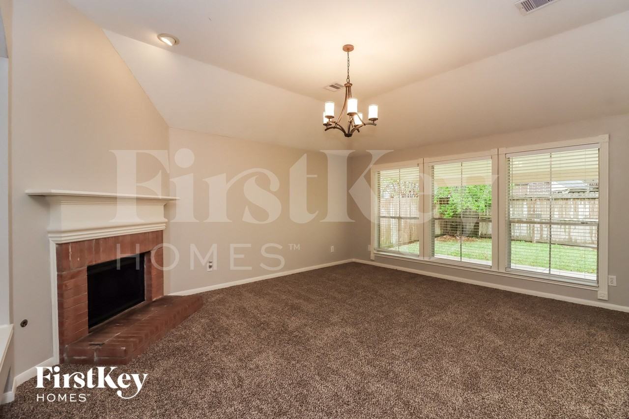 1411 Amber Knoll Ct - Photo 4 of 15