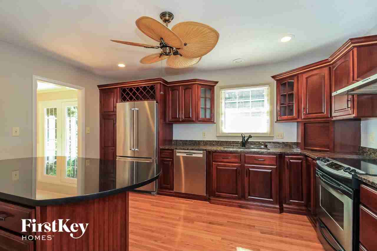 5601 Kane Dr - Photo 5 of 15