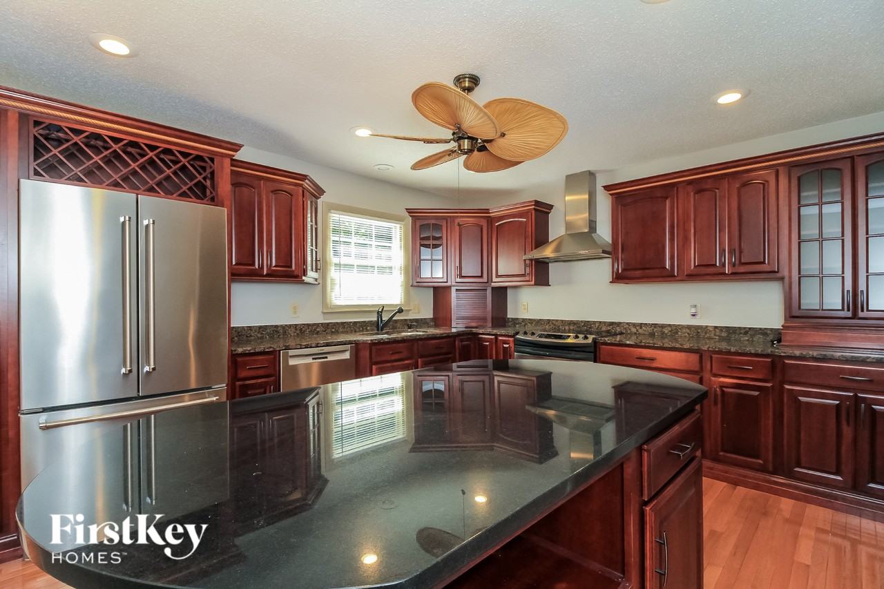 5601 Kane Dr - Photo 6 of 15