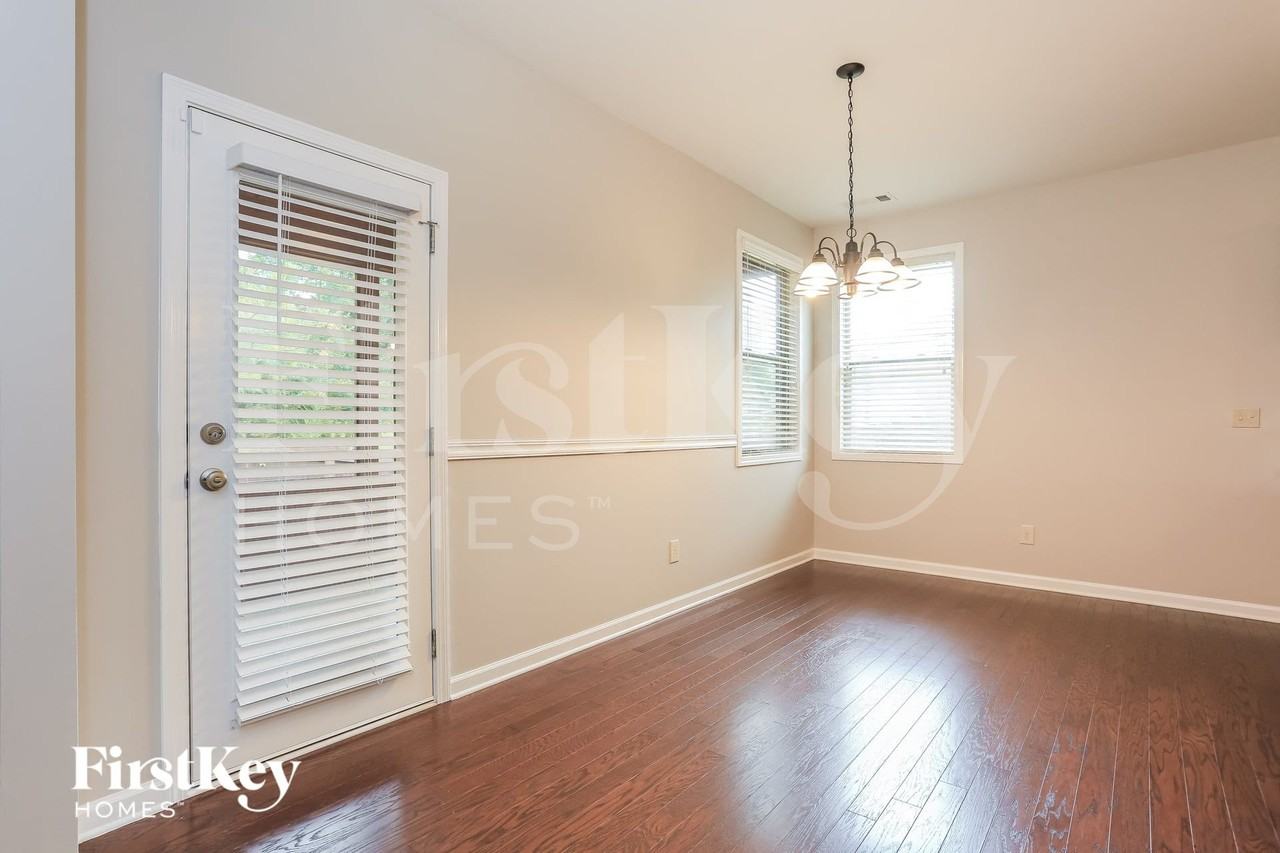 1172 Thomas Daniel Way - Photo 4 of 15