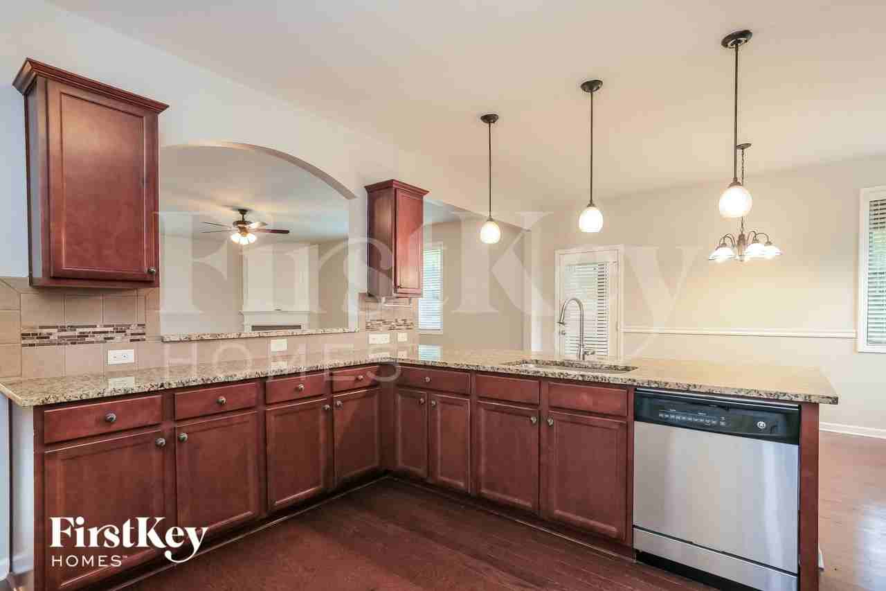 1172 Thomas Daniel Way - Photo 5 of 15