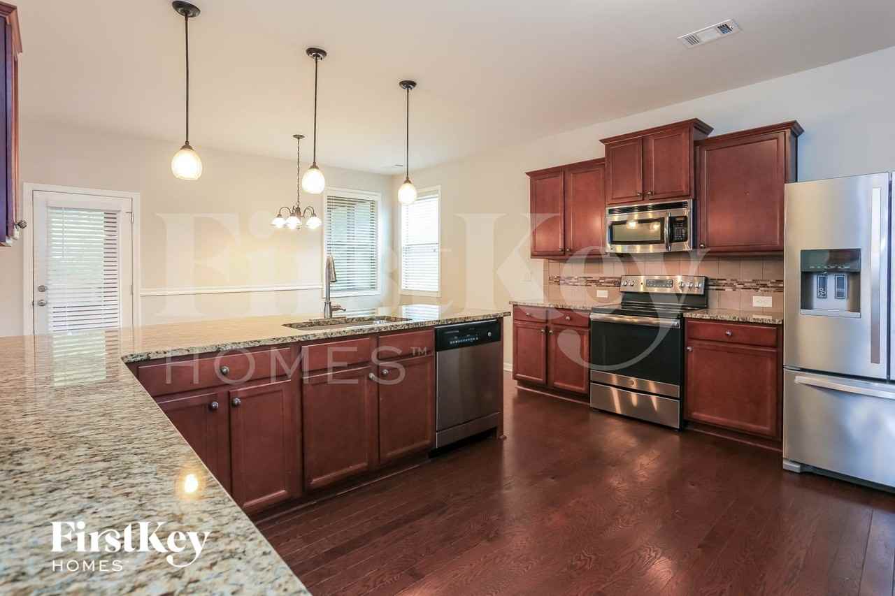 1172 Thomas Daniel Way - Photo 6 of 15