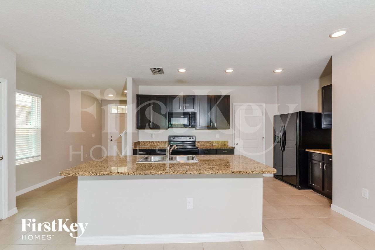 5227 San Palermo Dr - Photo 6 of 15