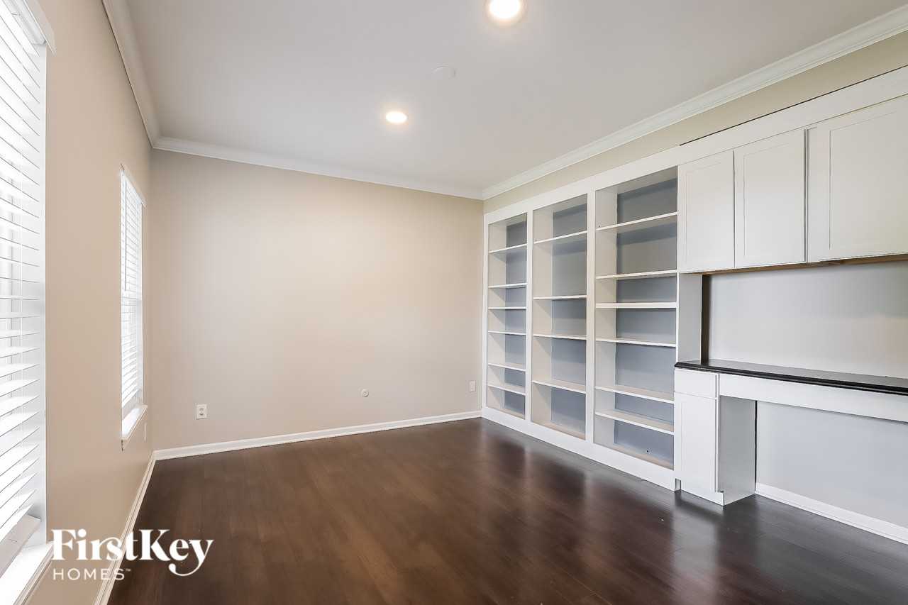 10911 Jessie Cir - Photo 2 of 16