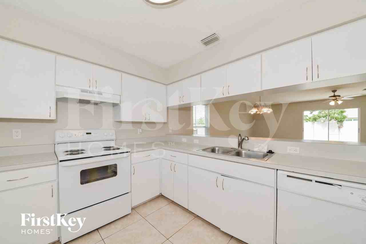 5265 Birch Ave - Photo 6 of 15