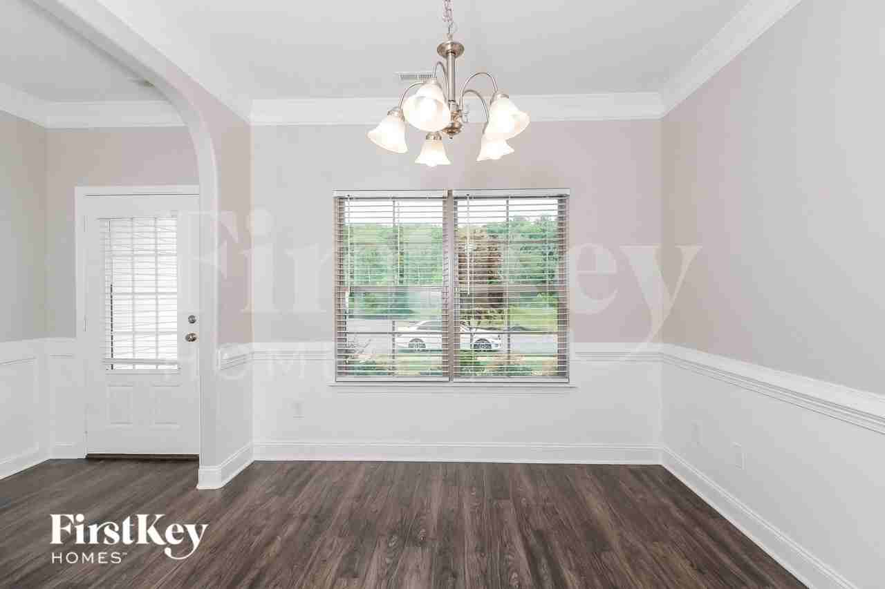 5601 Marblehead Dr - Photo 3 of 15