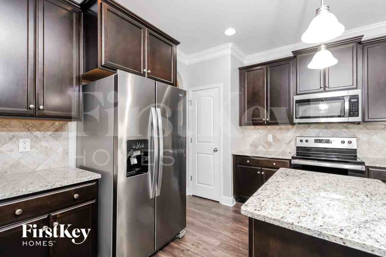 5601 Marblehead Dr - Photo 5 of 15