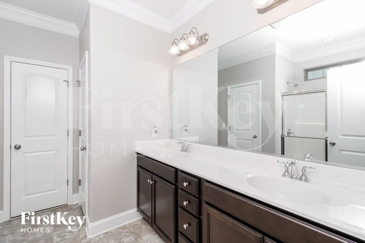 5601 Marblehead Dr - Photo 7 of 15