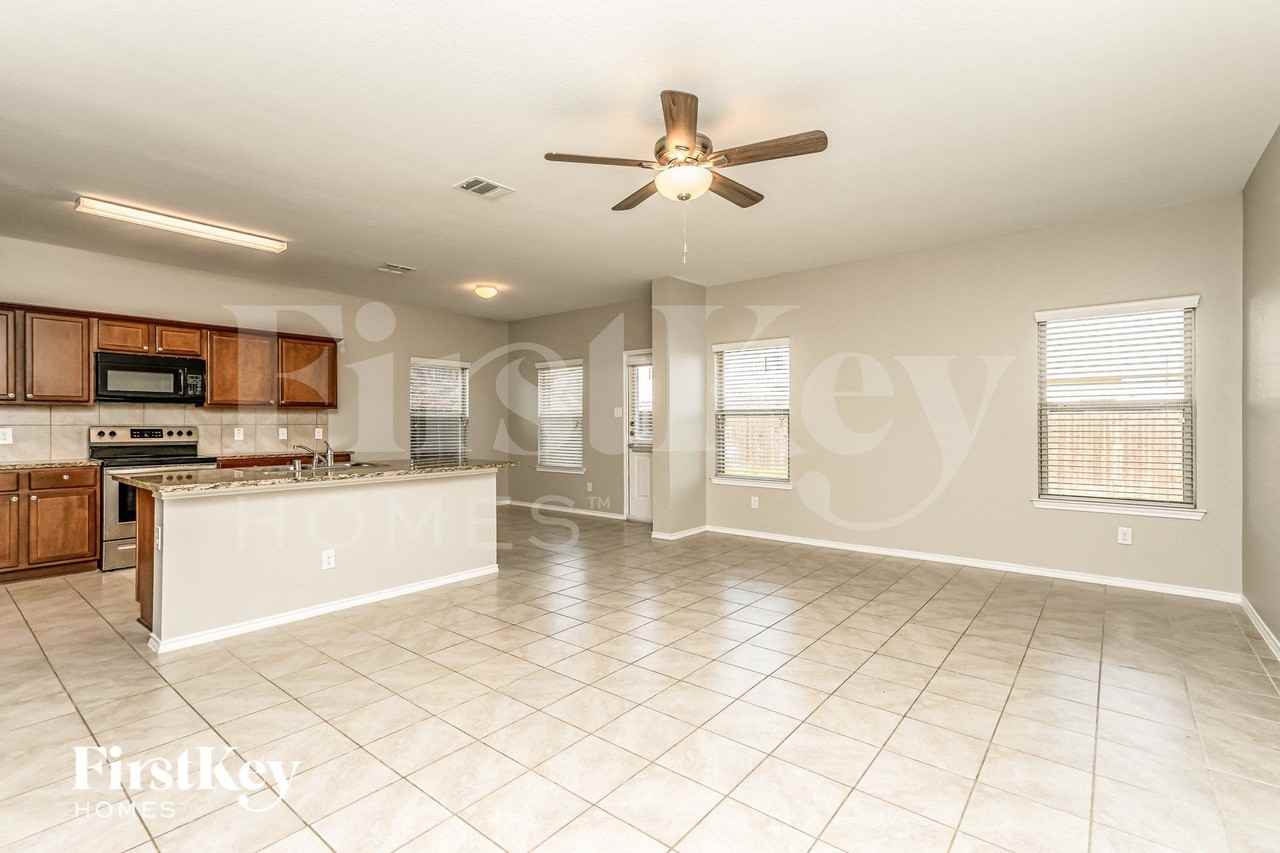 1412 Marble St - Photo 2 of 15