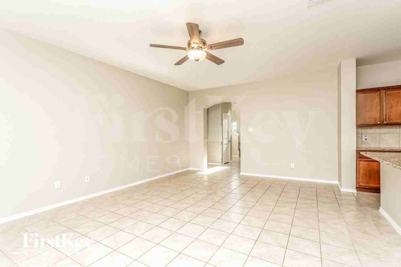 1412 Marble St - Photo 3 of 15