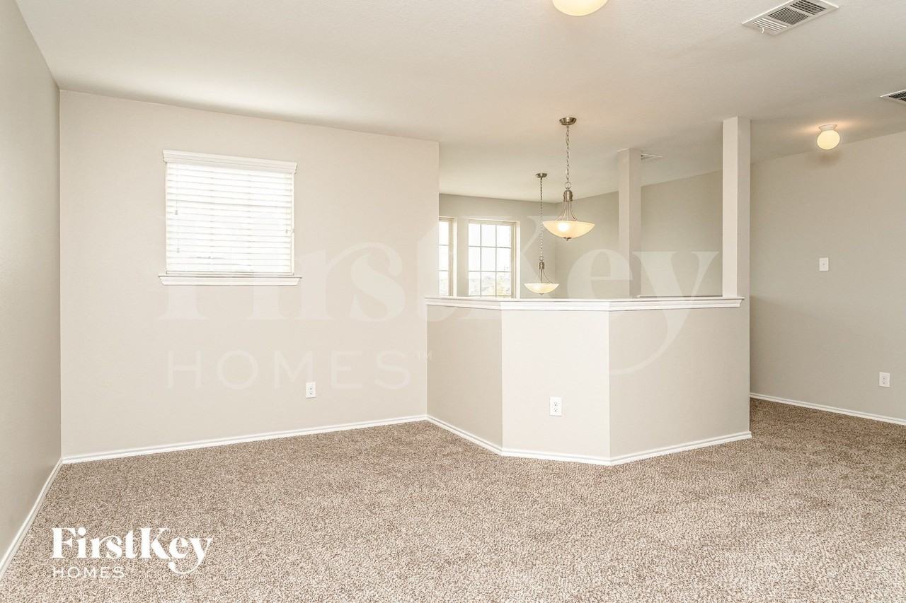 1412 Marble St - Photo 4 of 15