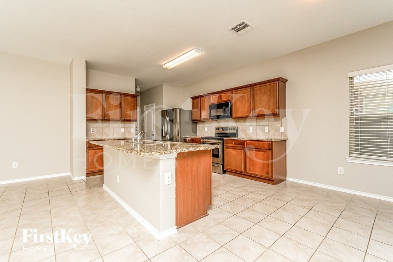 1412 Marble St - Photo 5 of 15