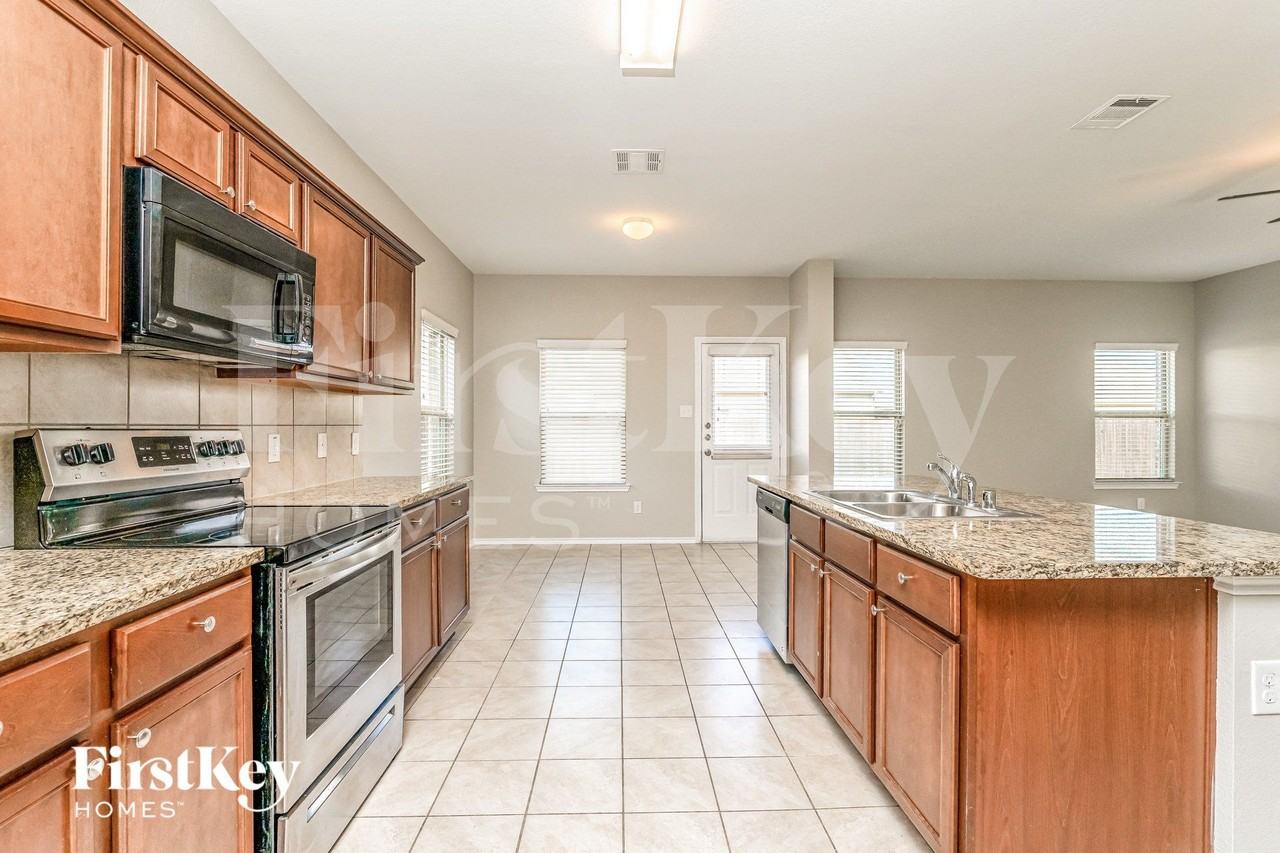 1412 Marble St - Photo 6 of 15