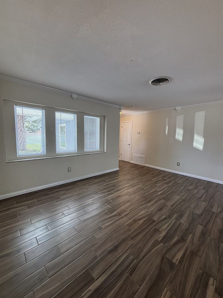 6501 13th Ave N - Photo 2 of 28