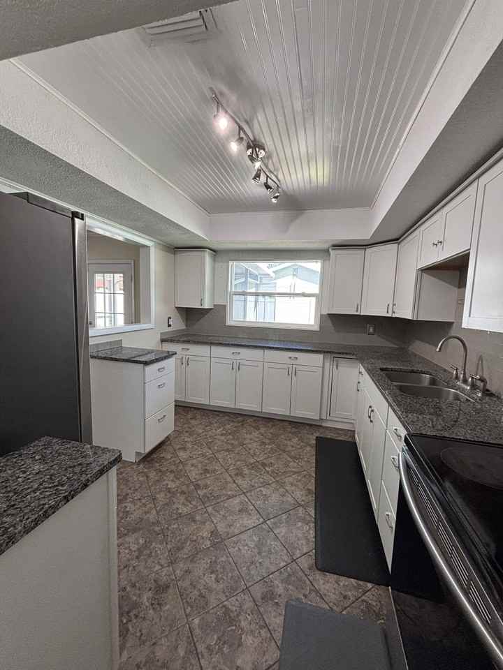 6501 13th Ave N - Photo 4 of 28