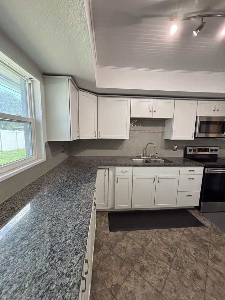 6501 13th Ave N - Photo 5 of 28