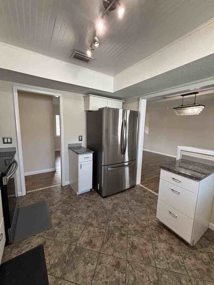 6501 13th Ave N - Photo 6 of 28