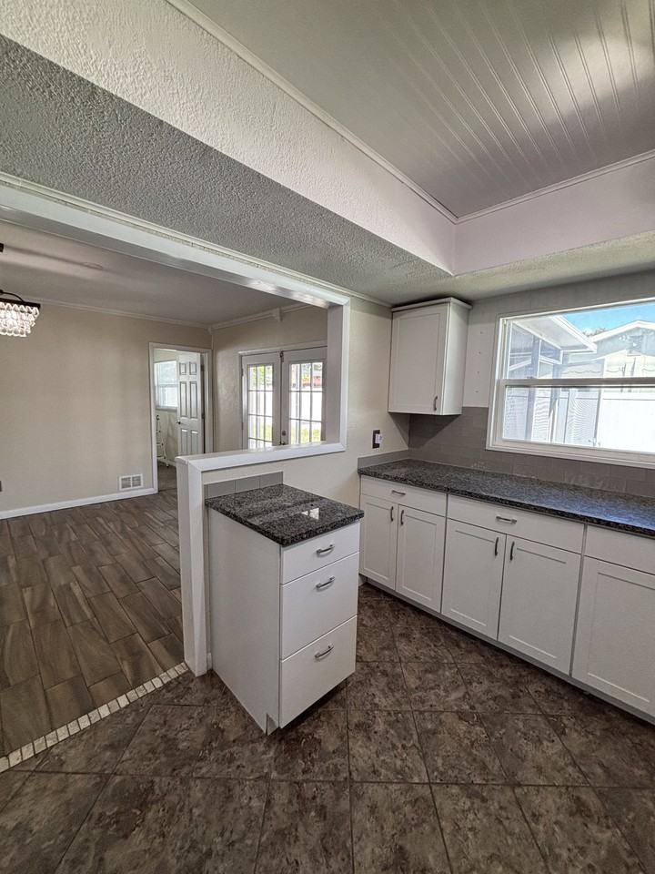 6501 13th Ave N - Photo 7 of 28