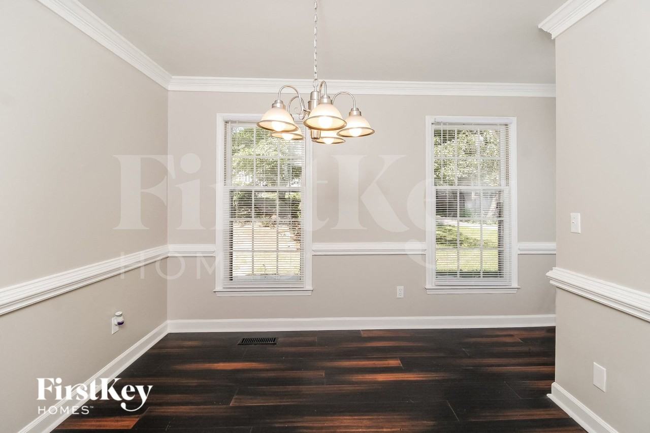 5630 Poplar Hill Ct - Photo 5 of 14
