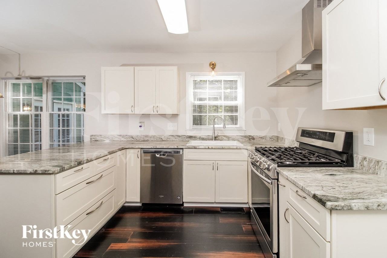 5630 Poplar Hill Ct - Photo 6 of 14