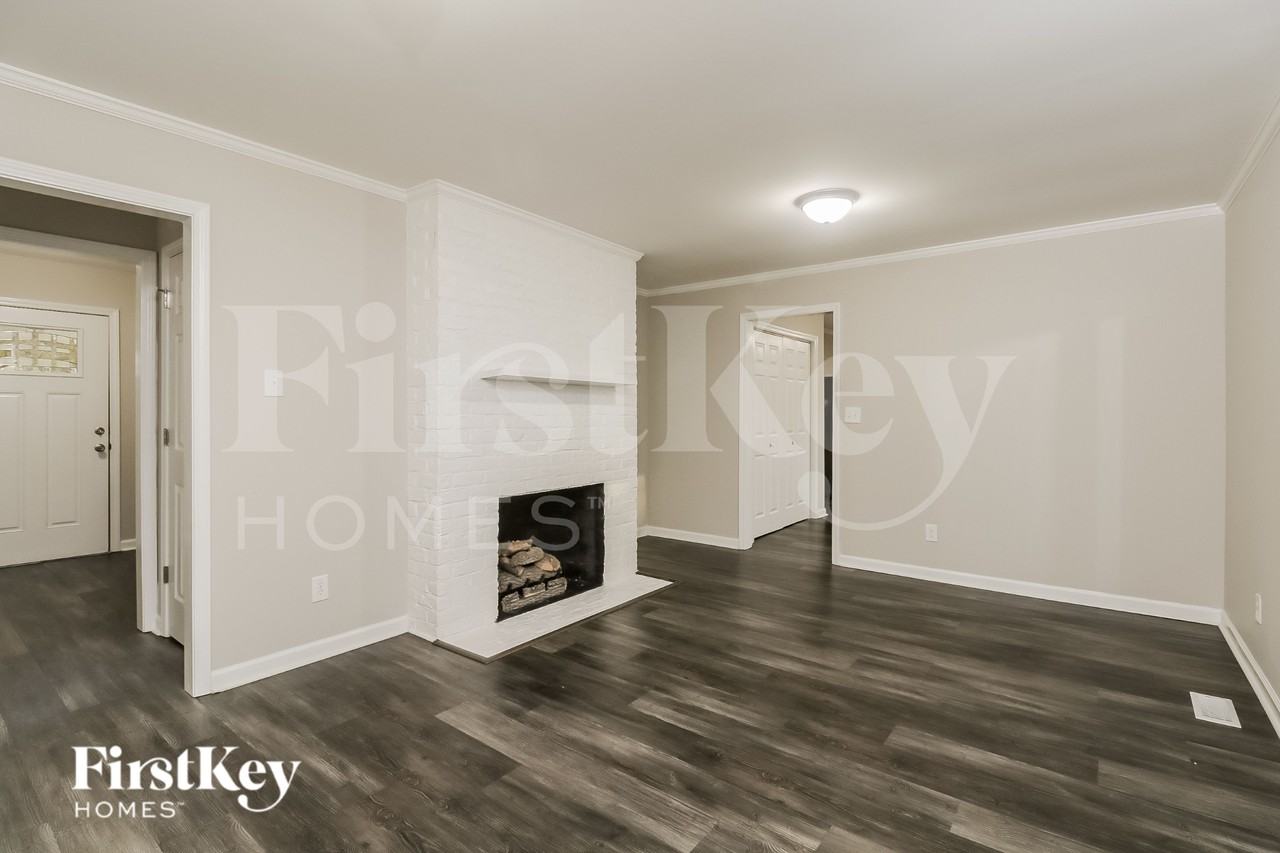 1722 Aster Ln - Photo 3 of 16