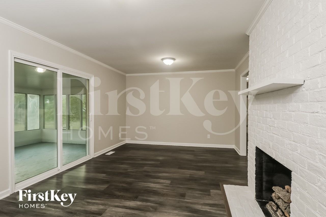 1722 Aster Ln - Photo 4 of 16