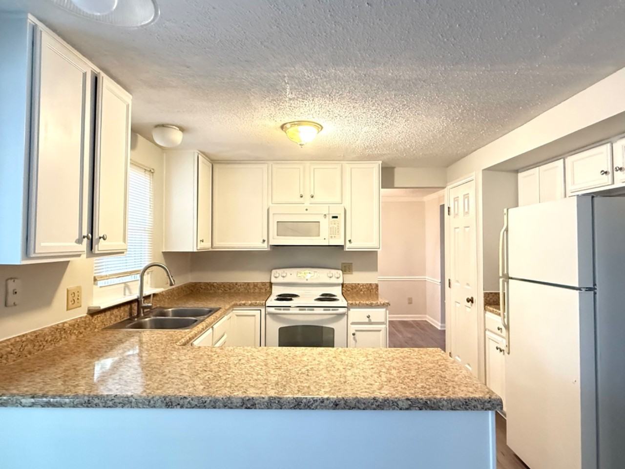 107 Hilary Pl - Photo 4 of 24