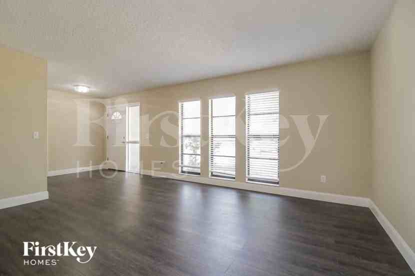 8532 Park Highland Dr - Photo 3 of 11