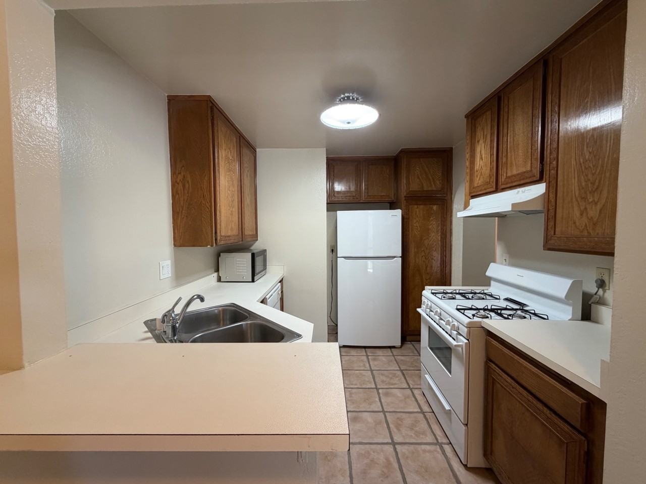 1033 Alta Mira Dr #B - Photo 5 of 23