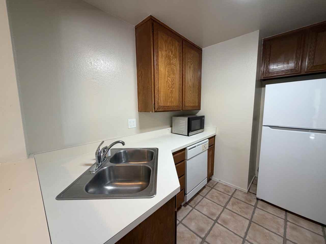1033 Alta Mira Dr #B - Photo 6 of 23