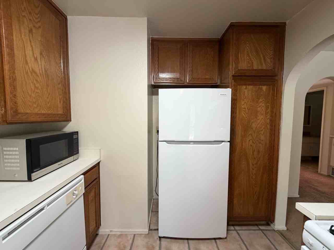 1033 Alta Mira Dr #B - Photo 7 of 23
