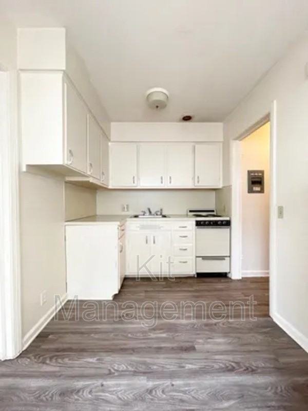 3337 Douglas Rd - Photo 3 of 7