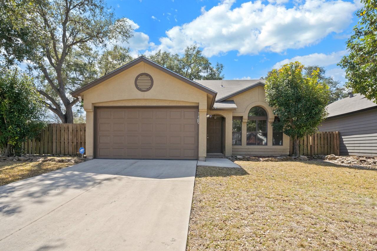 7402 Corian Park Dr - Photo 2 of 38