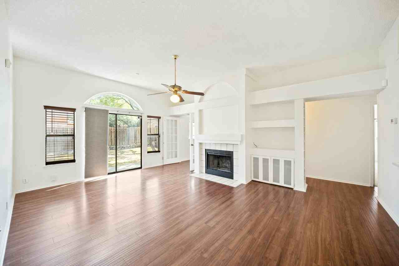 7402 Corian Park Dr - Photo 6 of 38