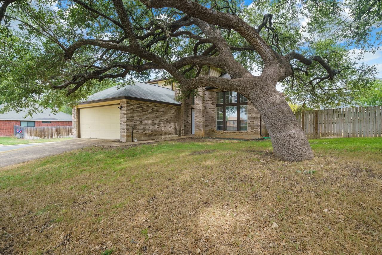 12150 Stoney Gln - Photo 2 of 27