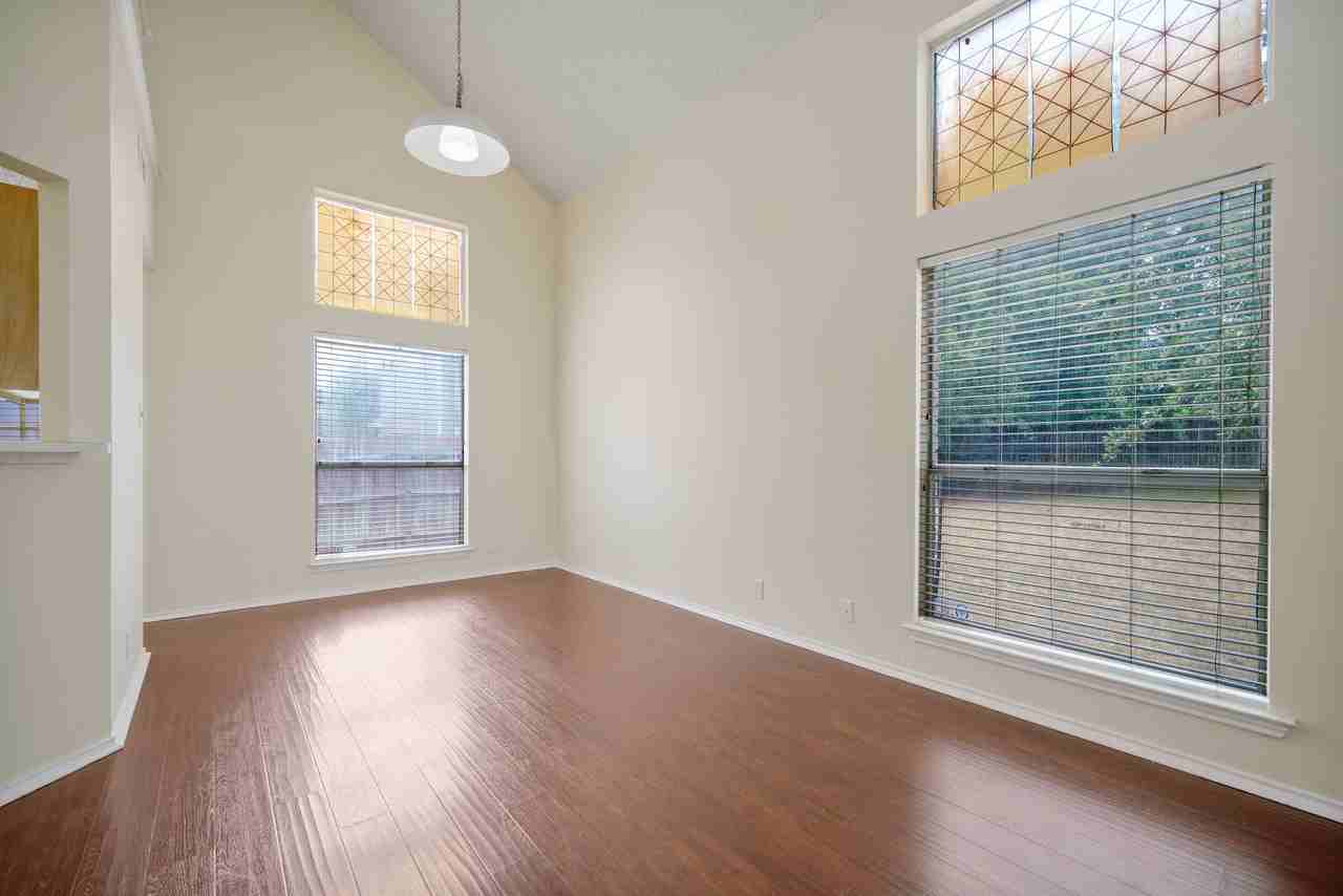 12150 Stoney Gln - Photo 6 of 27