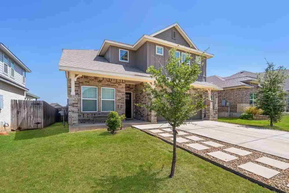 1017 Sixtree Dr - Photo 2 of 45