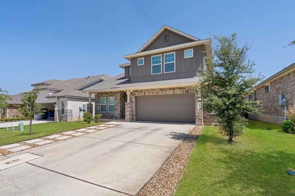 1017 Sixtree Dr - Photo 3 of 45
