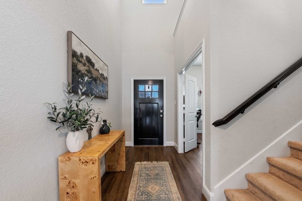 1017 Sixtree Dr - Photo 5 of 45