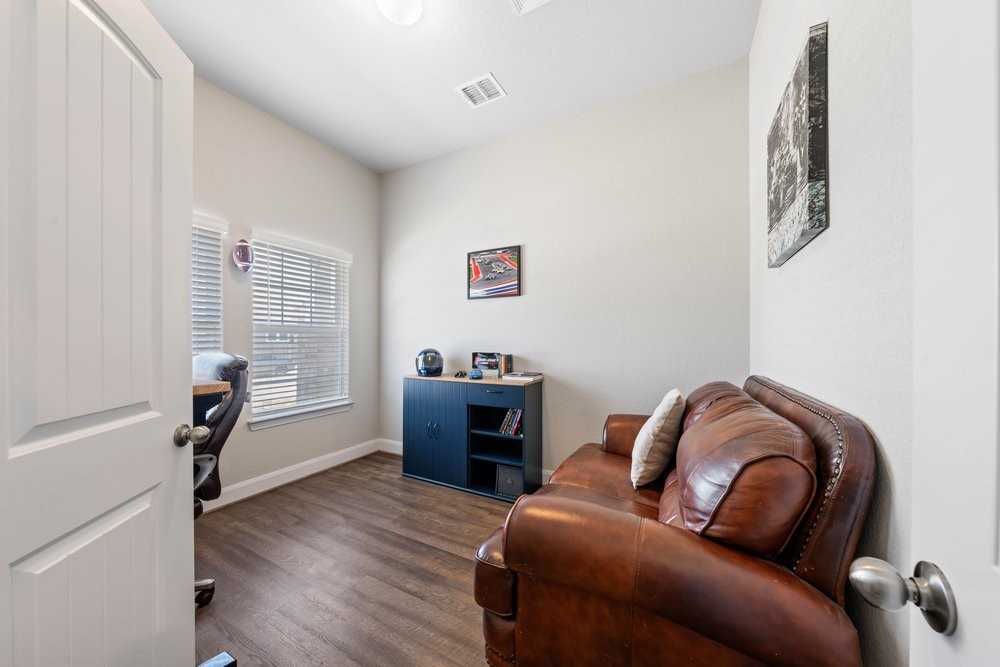 1017 Sixtree Dr - Photo 6 of 45