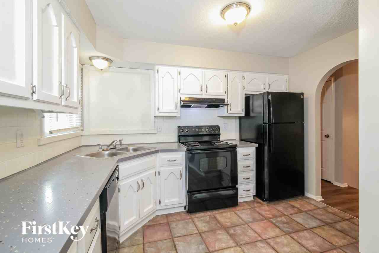 8211 E 166th St - Photo 4 of 15