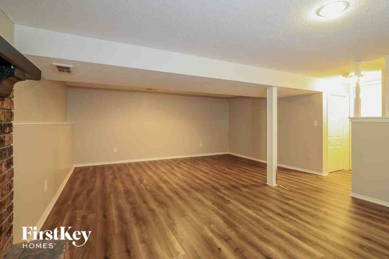 8211 E 166th St - Photo 6 of 15