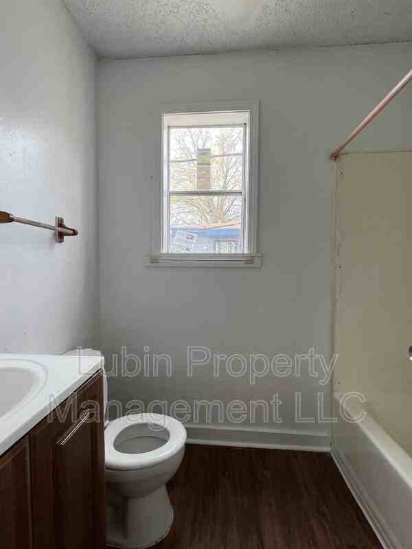 2811 Larose Ave - Photo 4 of 7